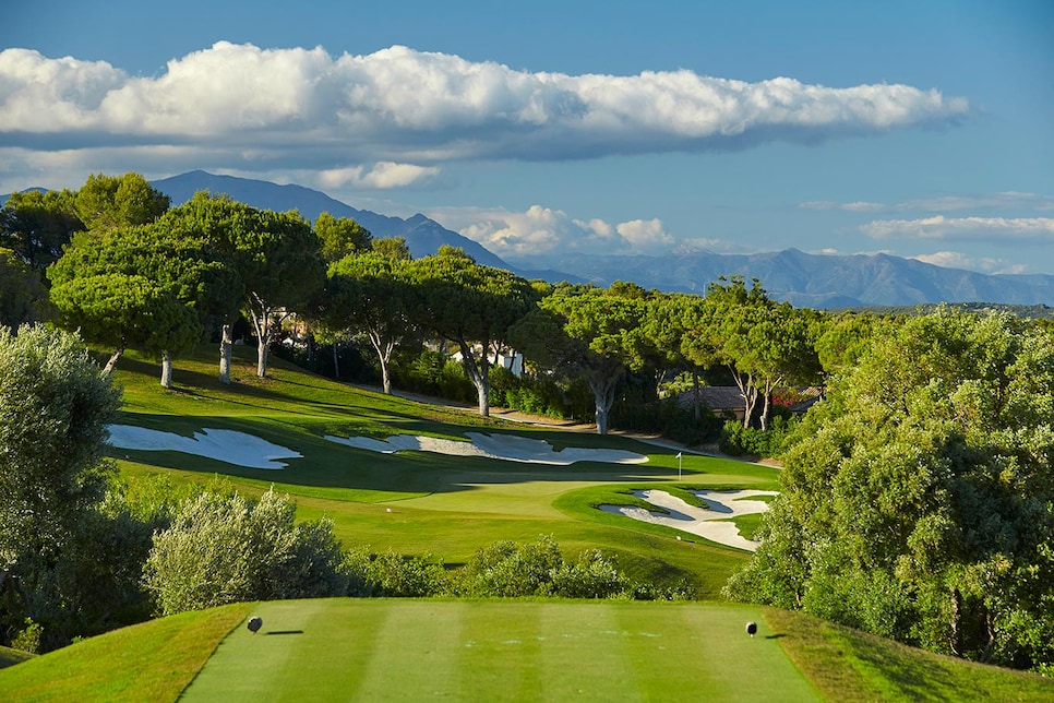 /content/dam/images/golfdigest/fullset/course-photos-for-places-to-play/Valderrama hole 15 .jpg